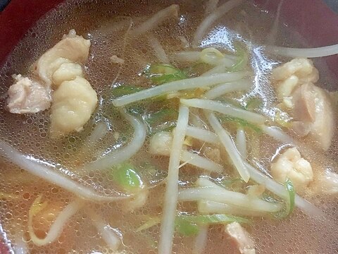 鶏肉ともやしの味噌ラーメン